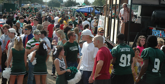 Pig Pickin’ in Statesmen Park