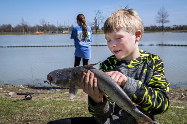 2018 outdoor youth camp fishing-10