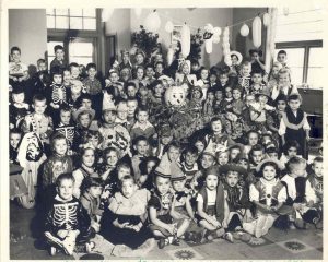 Kindergarten class 1952, B&W.