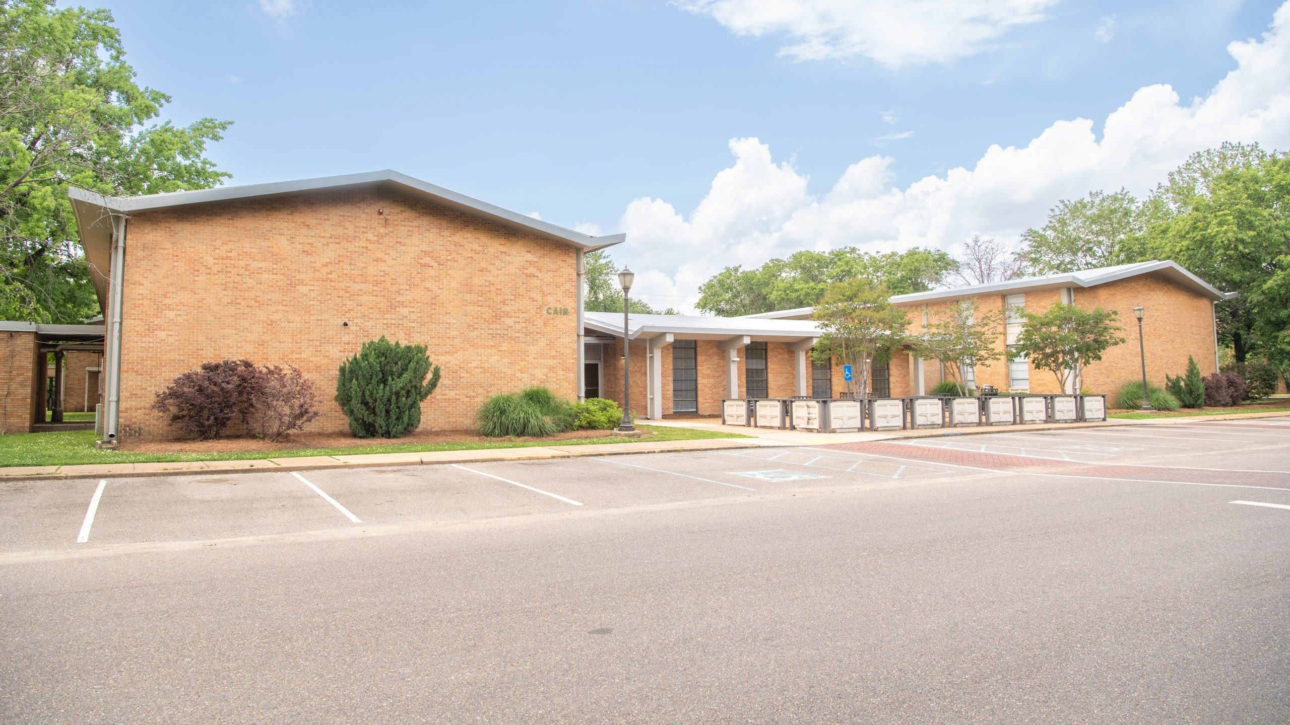 Exterior view of Cain-Tatum / Fugler-Hammett residence hall.